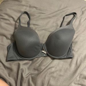 Victoria’s Secret Body by Victoria Bra size 36D